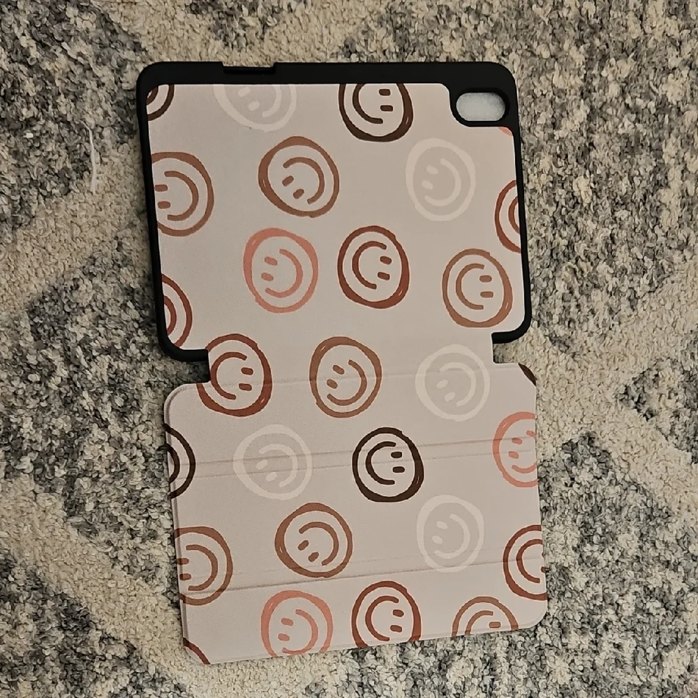 Smiley Face Tablet Case for iPad 10th Gen - Beige